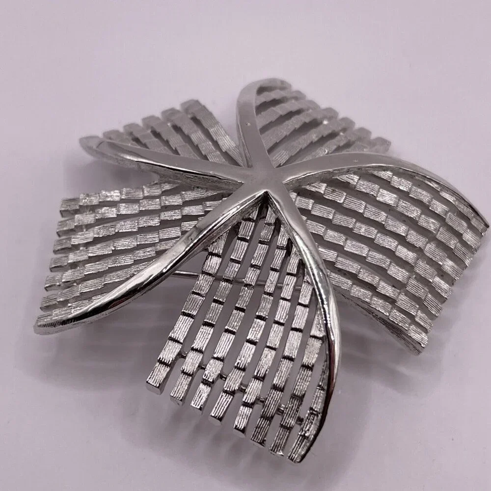 Trifari Silver Tone Pinwheel Brooch Pin Vintage Open Work Spiral Textured Flower - Picture 2 of 8